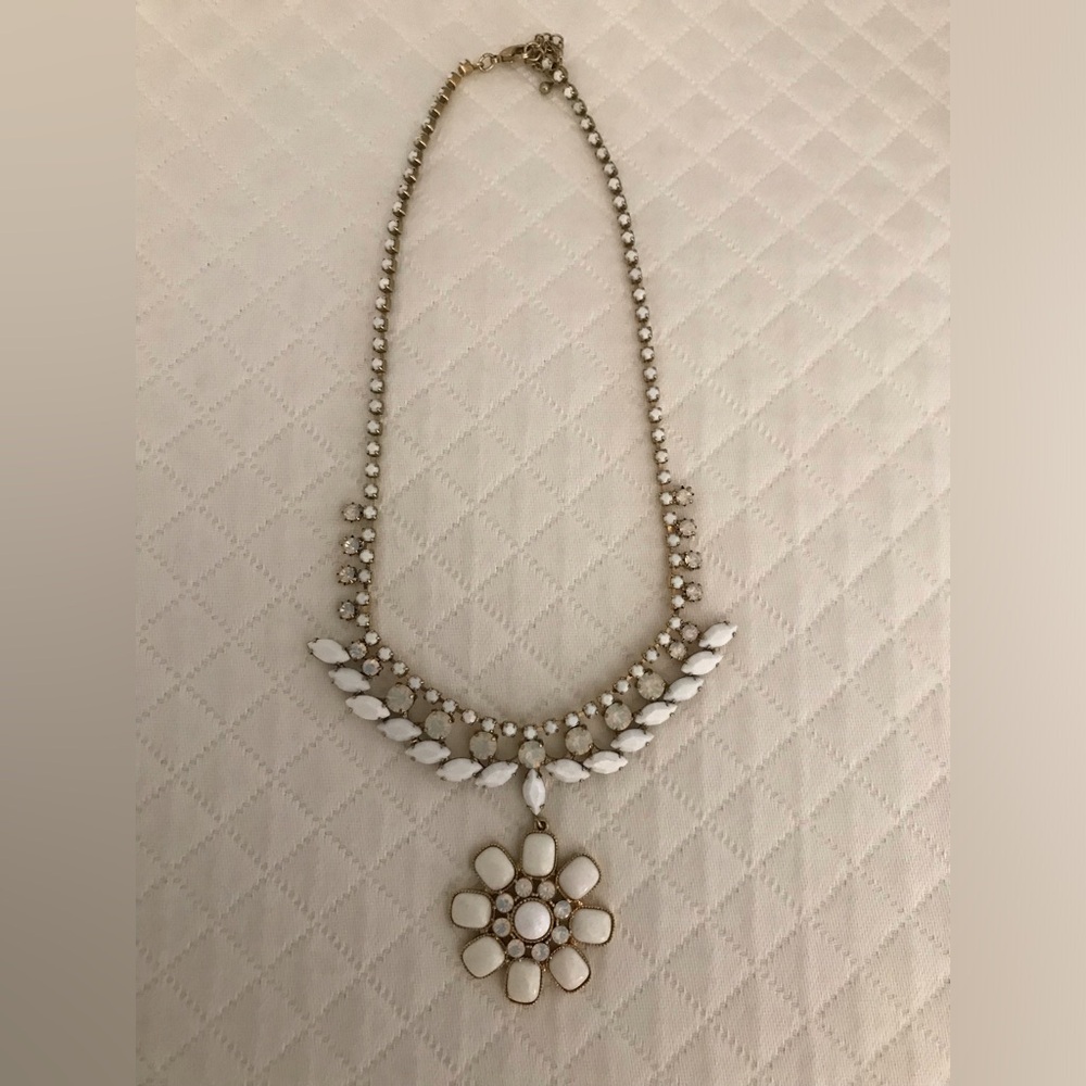 Elegant White and Gold Floral Necklace